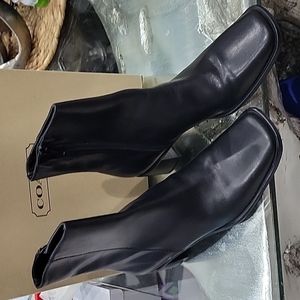 New Coach Evonne Leather  zipper Boots  Made in Italy sz 7.5. Never worn!